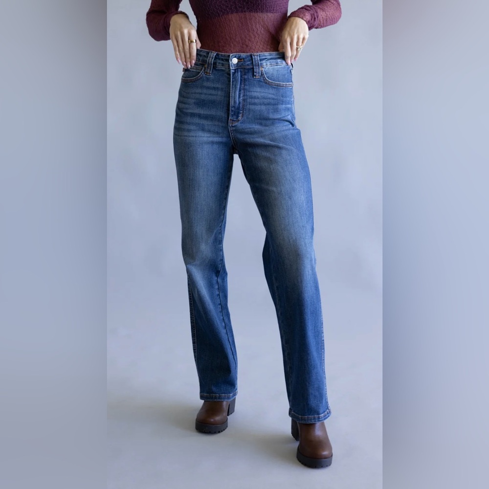 NWT Judy Blue The Heather Tummy Control
Straight Leg Jeans. Size 26”